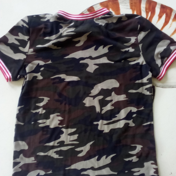 Hot Kiss Camo Tee - Picture 3 of 5
